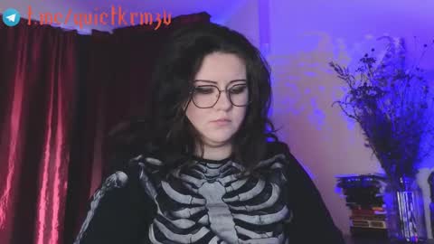 Snapshot of laura_karamazov chatting on December 21, 8:50 am Miss Laura online show from December 21, 8:50 am