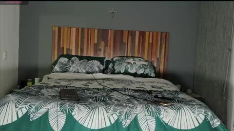 Laura online show from April 19, 4:01 am