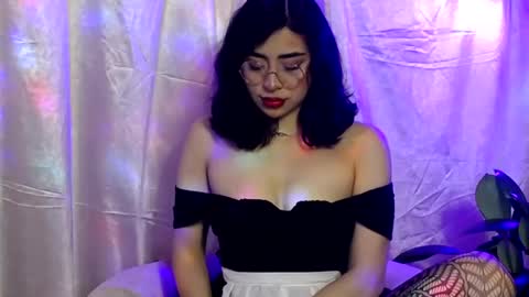 laura_pink01 online show from February 12, 10:37 pm