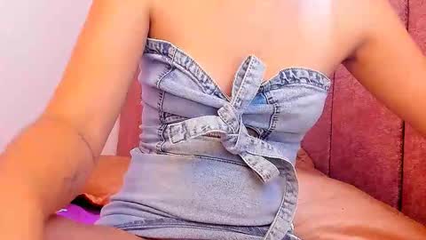 LAURA SOE online show from January 5, 6:44 pm