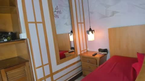 Laura online show from April 8, 3:08 am