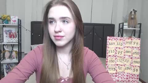 LauraHlot online show from November 19, 7:03 pm
