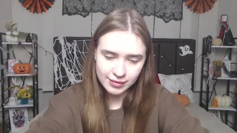 LauraHlot online show from November 10, 6:58 pm