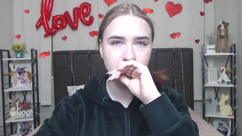 LauraHlot online show from February 15, 6:07 pm