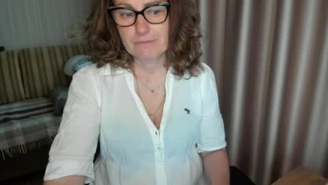 Lauraoven1 online show from May 17, 5:45 pm