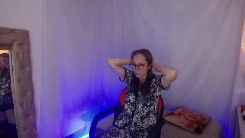 Laura Sofia online show from April 9, 10:20 am