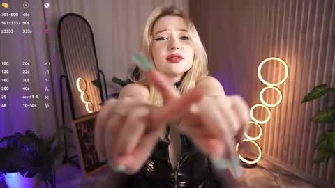  Laura  online show from February 26, 7:07 am