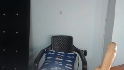 Snapshot of laurenphillipsx chatting on December 3, 2:34 am Lauren online show from December 3, 2:34 am