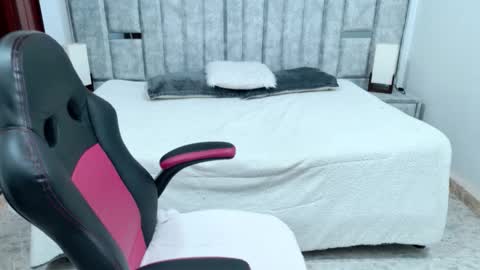 laurent online show from March 21, 6:07 am