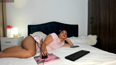 Snapshot of laurent_jones chatting on March 7, 2:57 am daniela angel     online show from March 7, 2:57 am