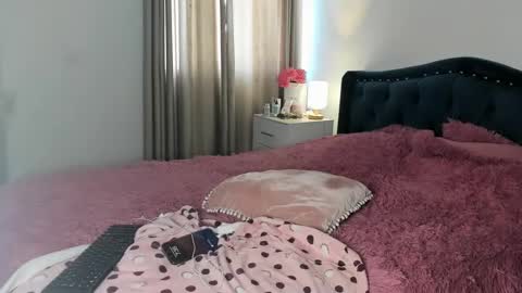 Snapshot of laurent_jones chatting on September 16, 12:35 pm daniela angel     online show from September 16, 12:35 pm