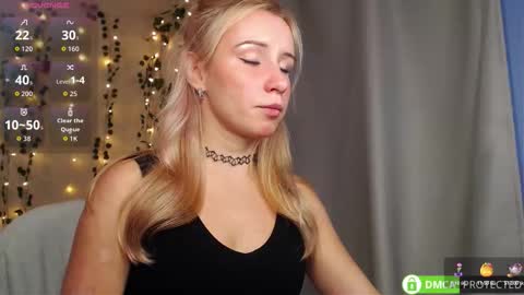 Snapshot of lavinell chatting on October 7, 1:48 pm Mia online show from October 7, 1:48 pm