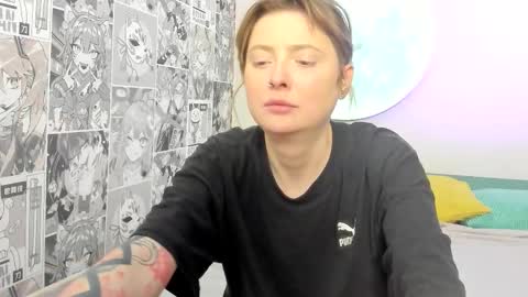 Layla online show from December 18, 10:14 pm