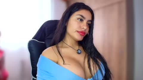 Layla online show from April 15, 7:58 pm