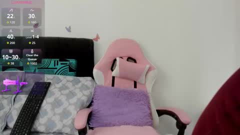 LAYLA online show from November 10, 4:24 pm