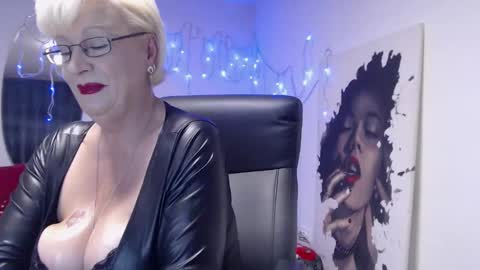 Layla online show from December 25, 5:58 pm