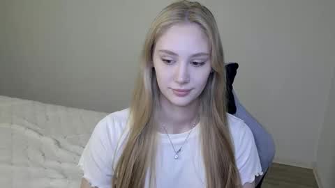 LaylaPretty001 online show from October 28, 5:57 am