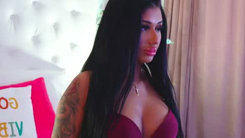 Layla online show from June 16, 7:09 am