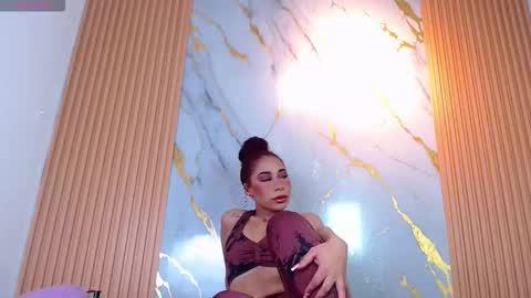 Snapshot of layra_collins chatting on October 21, 10:36 pm layra collins online show from October 21, 10:36 pm
