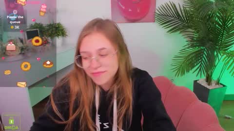 layriantavee online show from October 8, 6:51 am