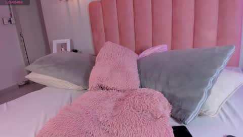 Leah online show from November 23, 4:19 pm