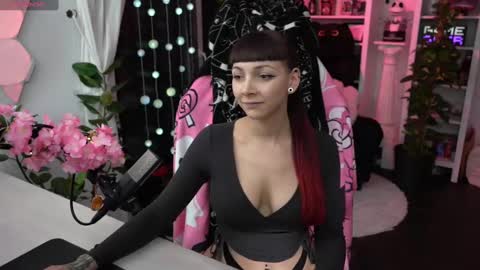 Snapshot of leahobscure chatting on January 23, 8:24 pm Leah online show from January 23, 8:24 pm
