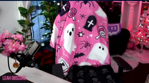 Snapshot of leahobscure chatting on December 26, 7:13 am Leah online show from December 26, 7:13 am