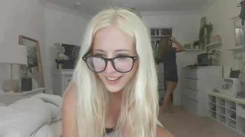 leahstallor2 online show from May 30, 6:59 pm