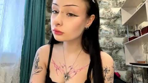 Kiki online show from April 13, 3:24 pm