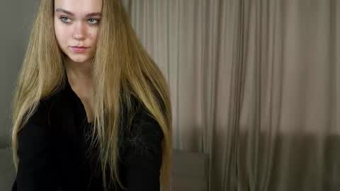 Snapshot of leecapella chatting on October 18, 10:29 am Lina online show from October 18, 10:29 am