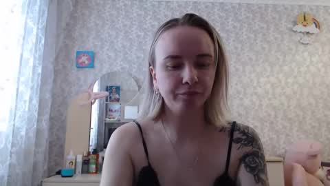 Snapshot of leggywily25 chatting on March 5, 11:17 am leggywily25 online show from March 5, 11:17 am