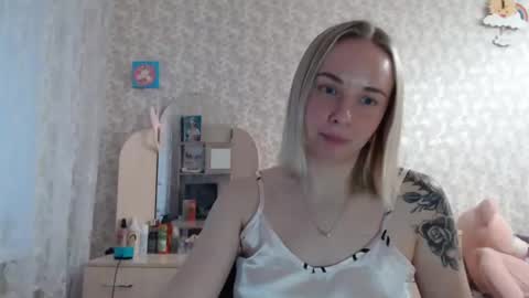 Snapshot of leggywily25 chatting on March 10, 2:05 pm leggywily25 online show from March 10, 2:05 pm