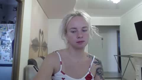Snapshot of leggywily25 chatting on September 16, 10:56 am leggywily25 online show from September 16, 10:56 am