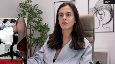 Elle  online show from November 14, 10:04 am