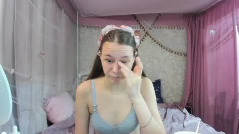 leila_bambi_ online show from April 2, 5:54 pm