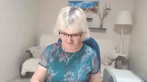 Leila Kinky online show from February 7, 1:11 pm