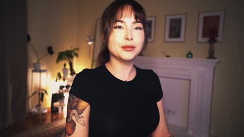 Snapshot of leonamell chatting on January 4, 11:38 pm Leo online show from January 4, 11:38 pm