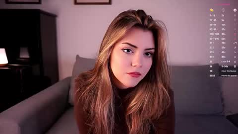 Mia online show from December 3, 7:11 am