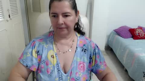 leonela   online show from April 7, 4:47 am