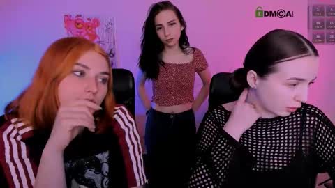 leslie_bird online show from February 9, 9:44 am