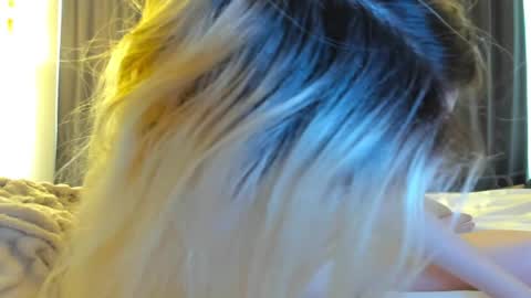 lesyaliss online show from April 5, 6:34 am