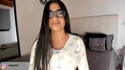 Snapshot of leticiaroldan chatting on October 22, 2:05 am Leticia online show from October 22, 2:05 am