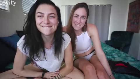 Snapshot of levity_opossum chatting on October 9, 8:13 pm Levity online show from October 9, 8:13 pm