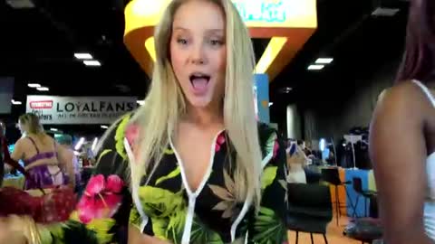 Lexi online show from June 26, 10:11 pm