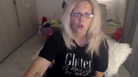 Hannah online show from May 10, 6:32 pm