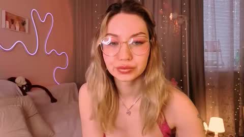 Lily online show from March 18, 3:22 am