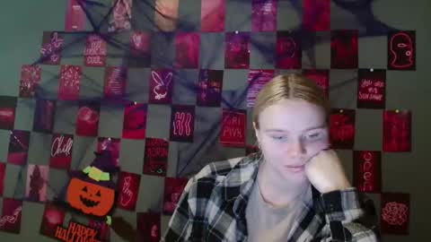 Leyla online show from October 10, 9:14 am