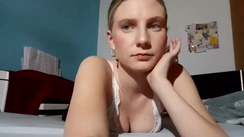 lia06_ online show from March 1, 5:56 pm