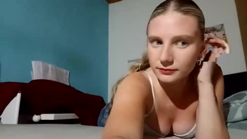 lia06_ online show from September 24, 6:07 pm