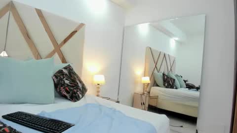 Lia  online show from April 8, 7:05 pm